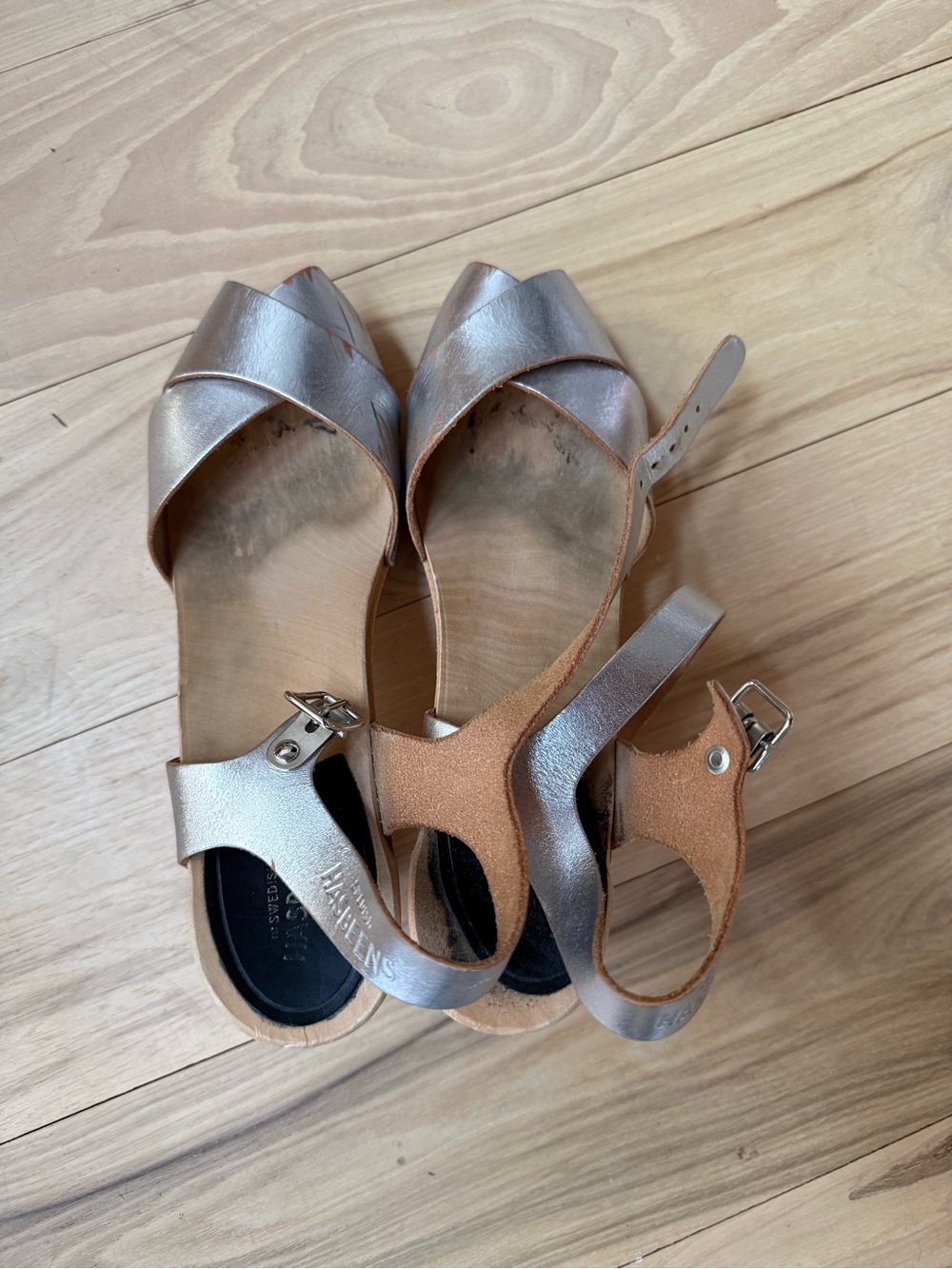 Swedish Hasbeens Metallic Silver Open-Toe Slingback Sandals. Size 39. 8-8.5